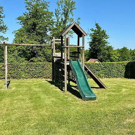 Les Du Chateau De Bellaire